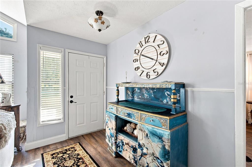 For Sale: $365,000 (3 beds, 2 baths, 1886 Square Feet)