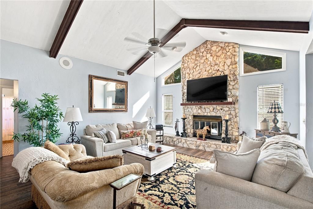 For Sale: $365,000 (3 beds, 2 baths, 1886 Square Feet)