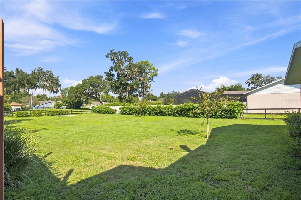 For Sale: $365,000 (3 beds, 2 baths, 1886 Square Feet)