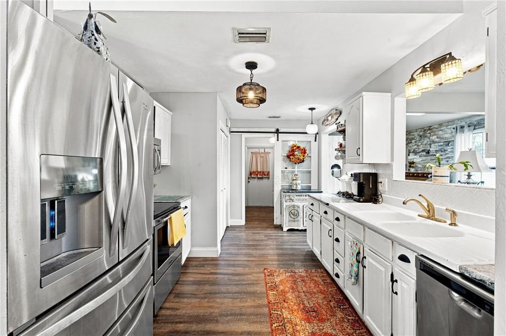 For Sale: $365,000 (3 beds, 2 baths, 1886 Square Feet)