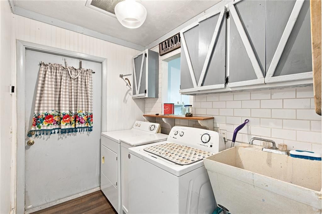 For Sale: $365,000 (3 beds, 2 baths, 1886 Square Feet)