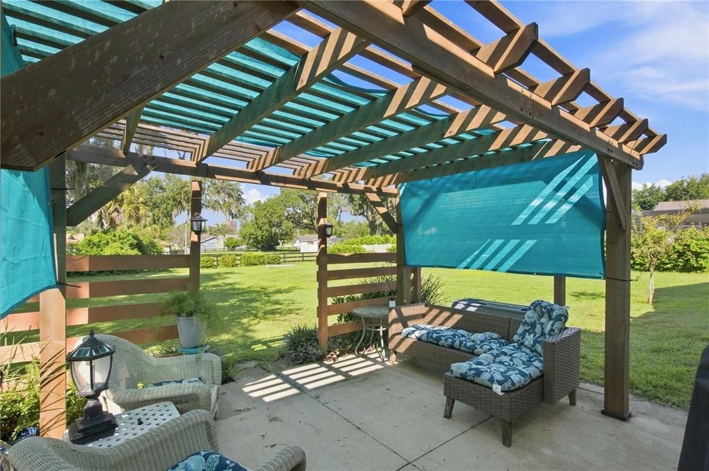 For Sale: $365,000 (3 beds, 2 baths, 1886 Square Feet)