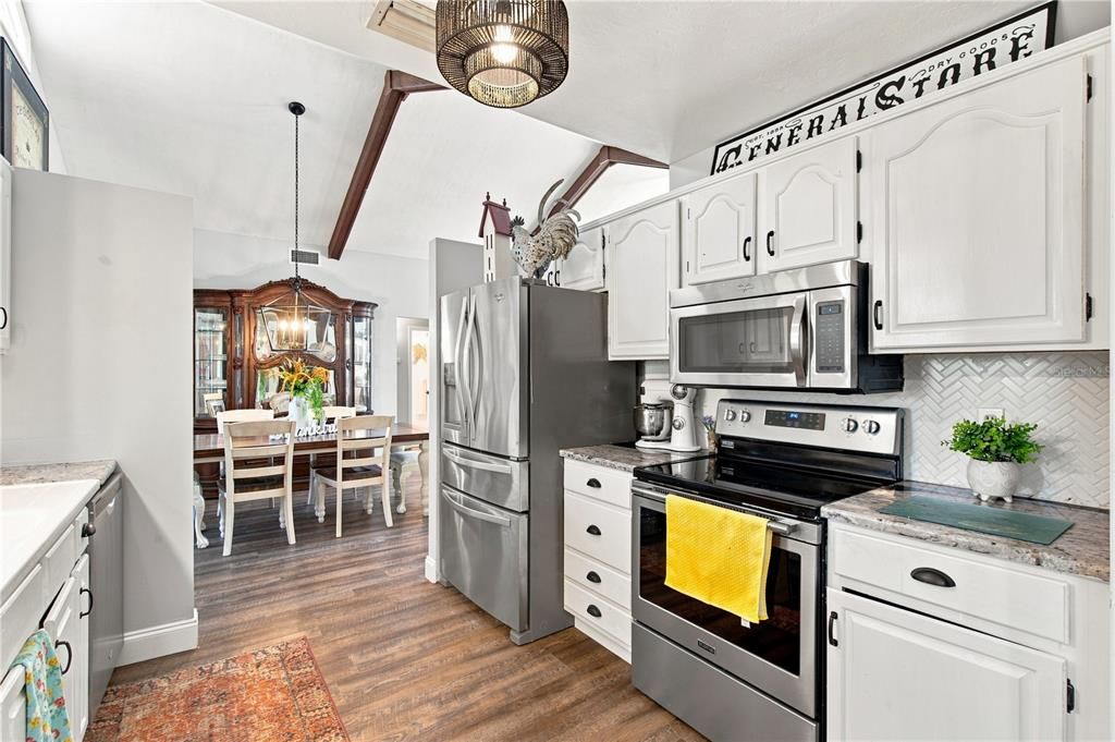 For Sale: $365,000 (3 beds, 2 baths, 1886 Square Feet)