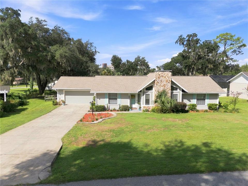 For Sale: $365,000 (3 beds, 2 baths, 1886 Square Feet)