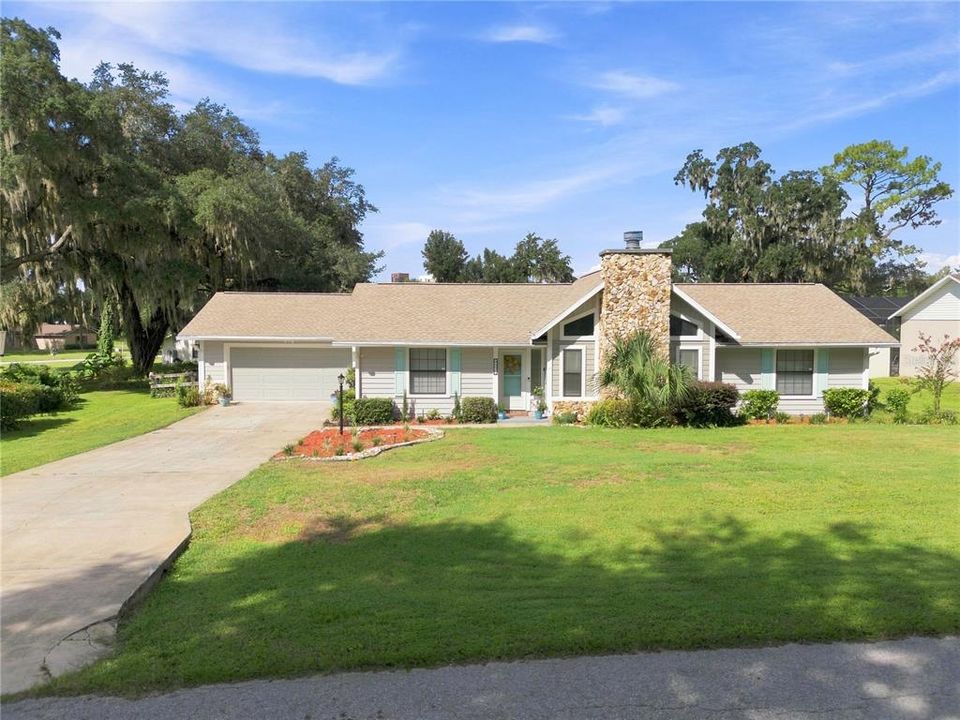 For Sale: $365,000 (3 beds, 2 baths, 1886 Square Feet)