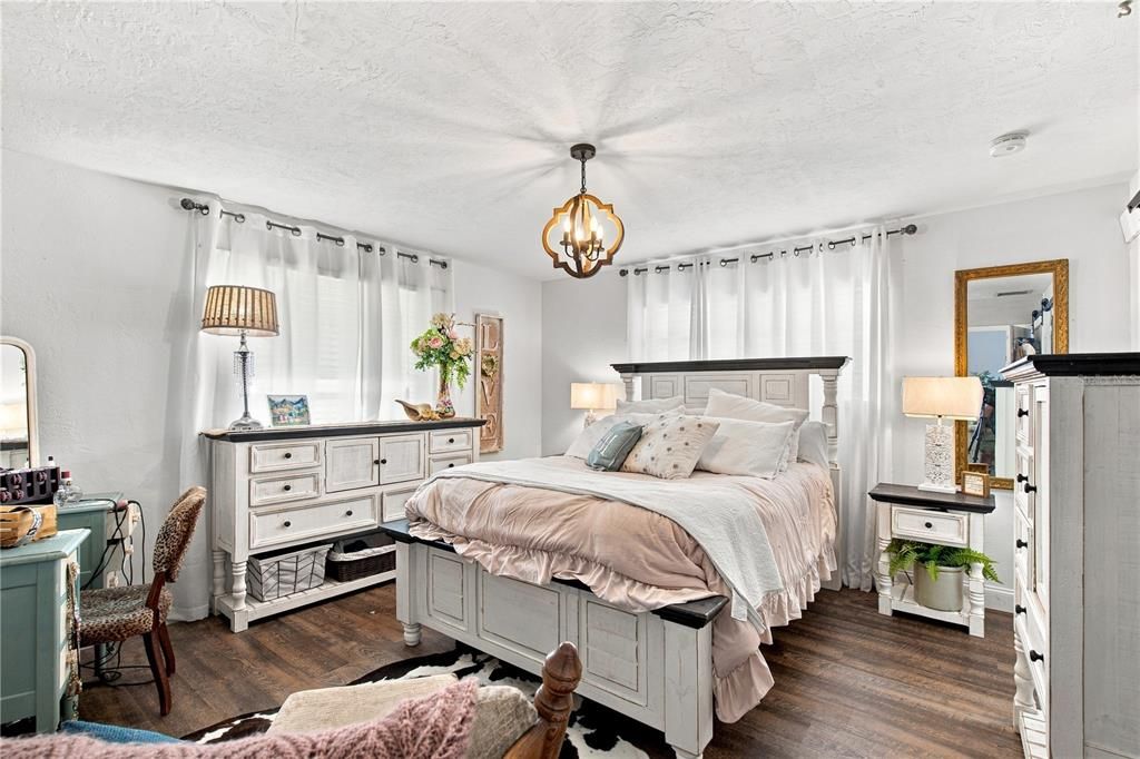 For Sale: $365,000 (3 beds, 2 baths, 1886 Square Feet)