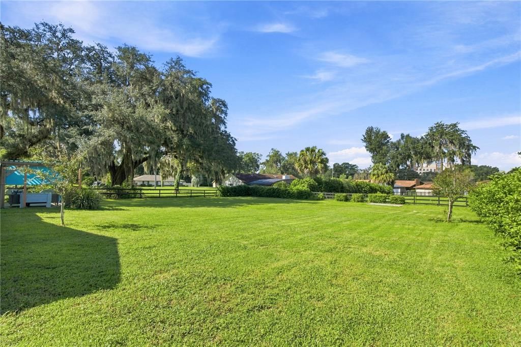 For Sale: $365,000 (3 beds, 2 baths, 1886 Square Feet)
