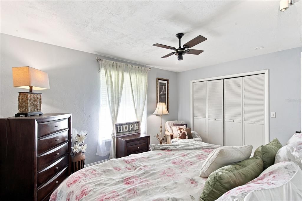 For Sale: $365,000 (3 beds, 2 baths, 1886 Square Feet)