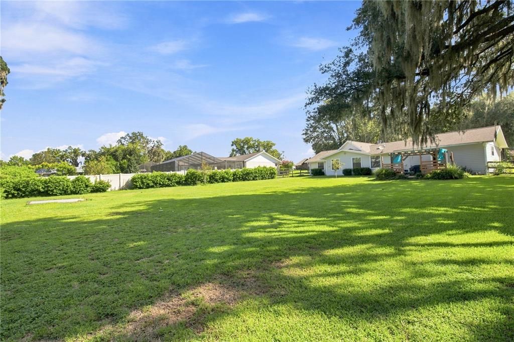 For Sale: $365,000 (3 beds, 2 baths, 1886 Square Feet)