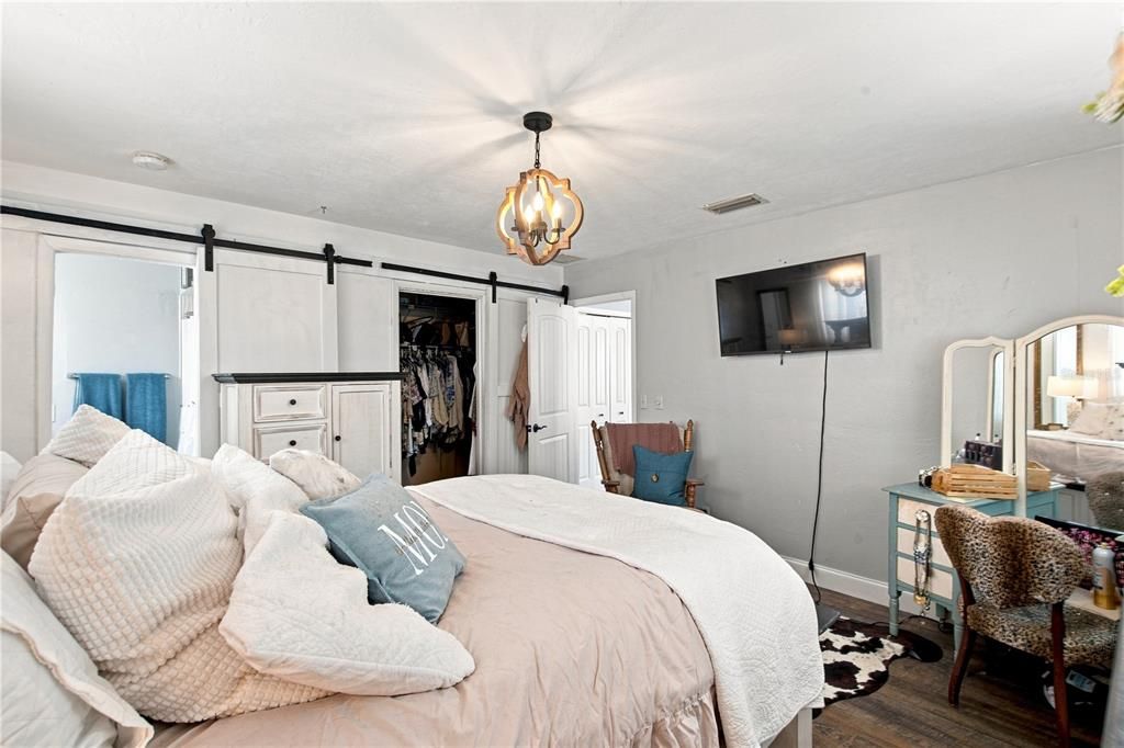For Sale: $365,000 (3 beds, 2 baths, 1886 Square Feet)