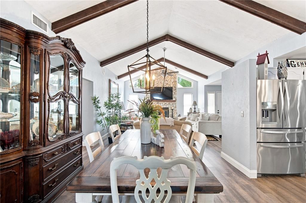 For Sale: $365,000 (3 beds, 2 baths, 1886 Square Feet)
