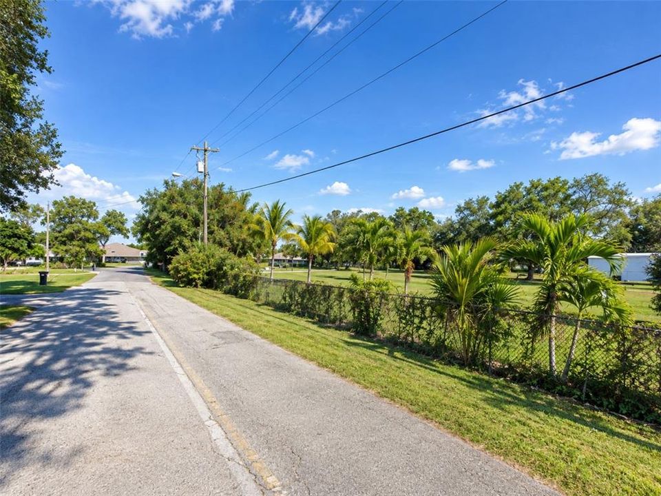 На продажу: $175,000 (1.06 acres)