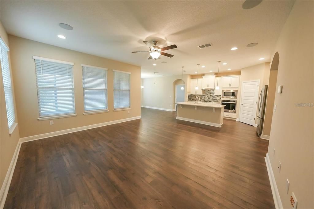 For Rent: $3,350 (4 beds, 3 baths, 2117 Square Feet)