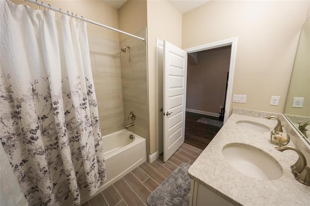 For Rent: $3,350 (4 beds, 3 baths, 2117 Square Feet)