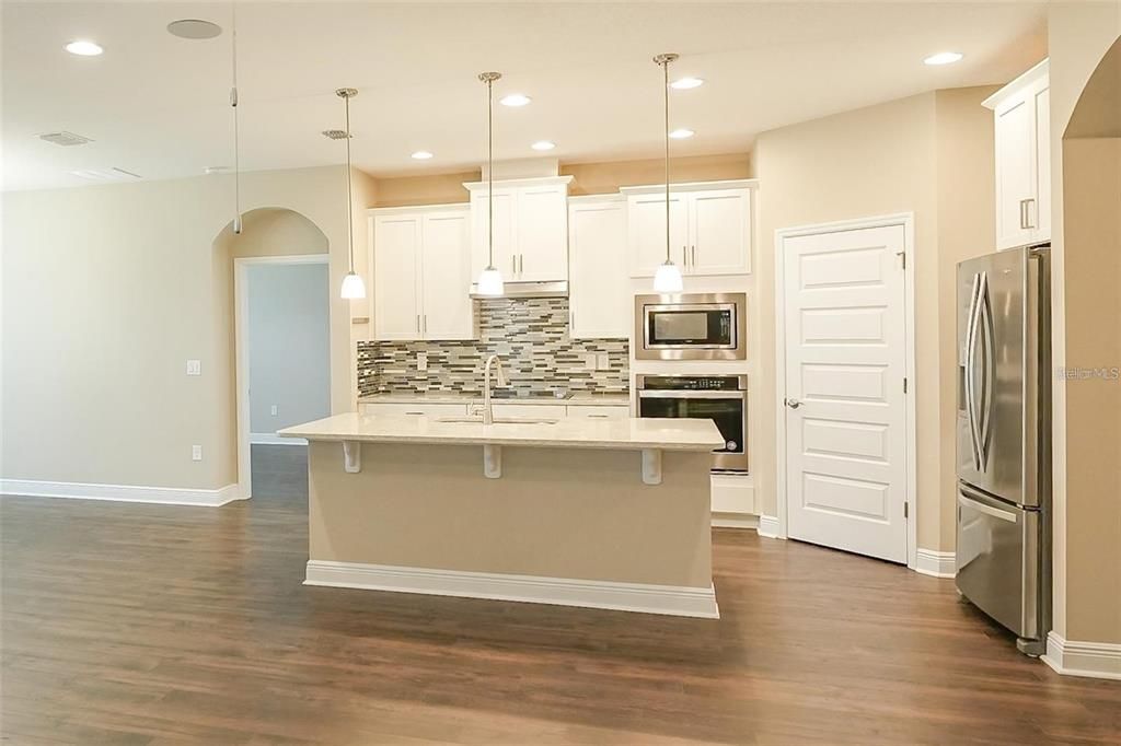 For Rent: $3,350 (4 beds, 3 baths, 2117 Square Feet)