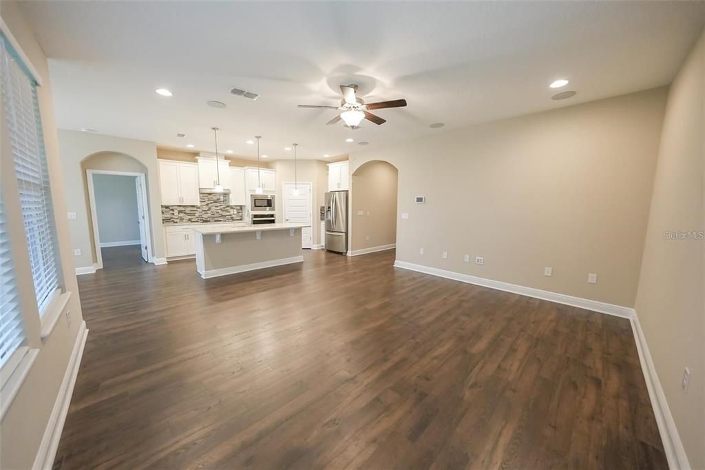 For Rent: $3,350 (4 beds, 3 baths, 2117 Square Feet)