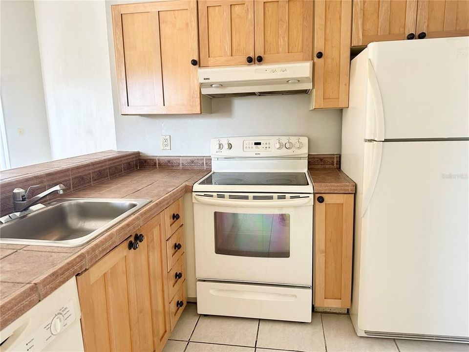 В аренду: $1,450 (2 спален, 2 ванн, 930 Квадратных фут)
