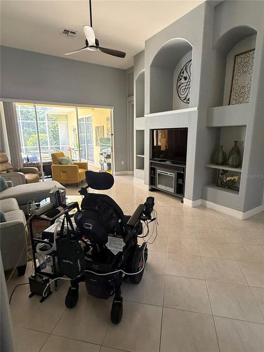 For Sale: $313,000 (2 beds, 2 baths, 1844 Square Feet)