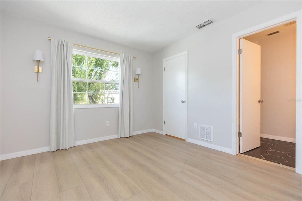For Sale: $249,900 (2 beds, 2 baths, 1134 Square Feet)