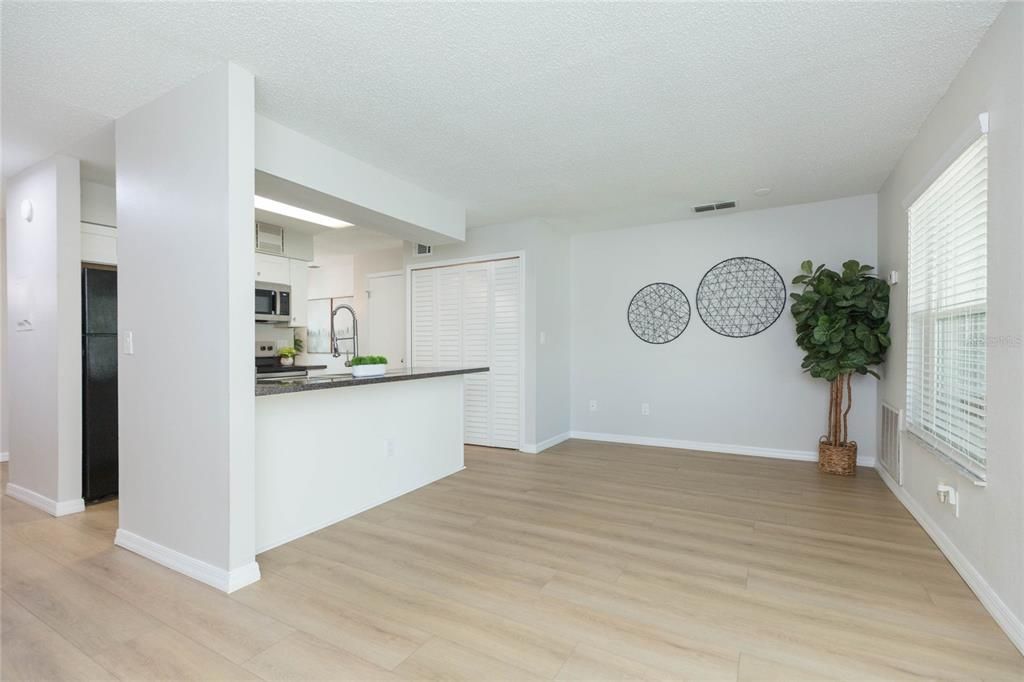 For Sale: $249,900 (2 beds, 2 baths, 1134 Square Feet)