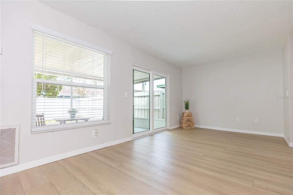 For Sale: $249,900 (2 beds, 2 baths, 1134 Square Feet)