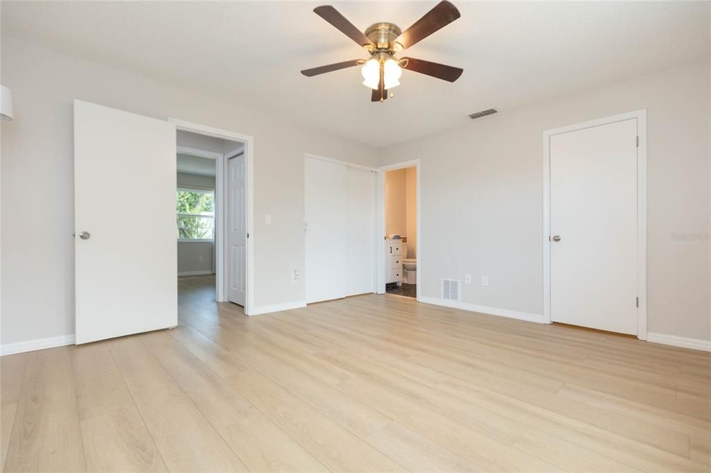 For Sale: $249,900 (2 beds, 2 baths, 1134 Square Feet)