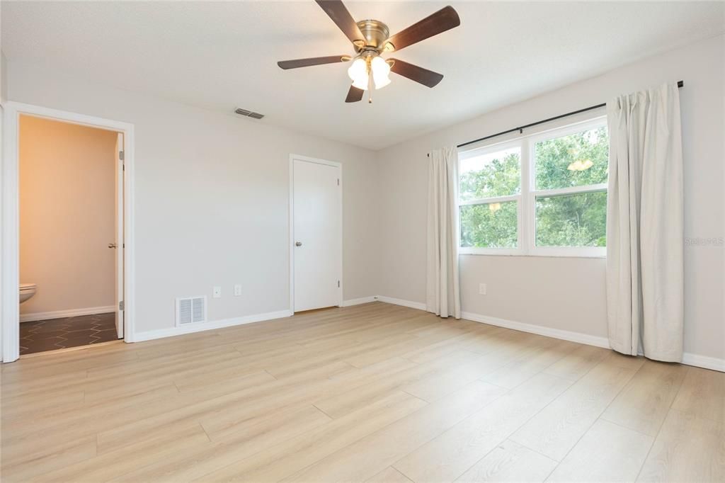 For Sale: $249,900 (2 beds, 2 baths, 1134 Square Feet)