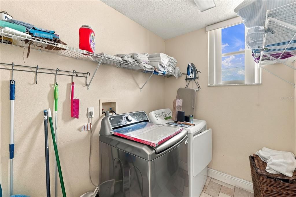 Activo con contrato: $560,000 (8 camas, 5 baños, 4200 Pies cuadrados)