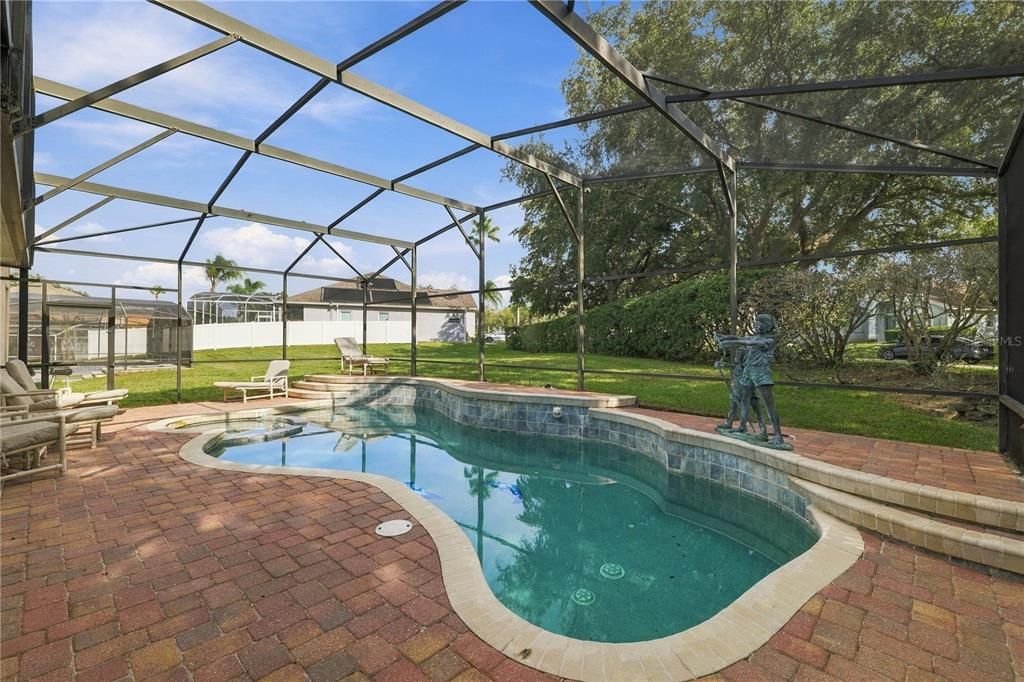 Activo con contrato: $560,000 (8 camas, 5 baños, 4200 Pies cuadrados)