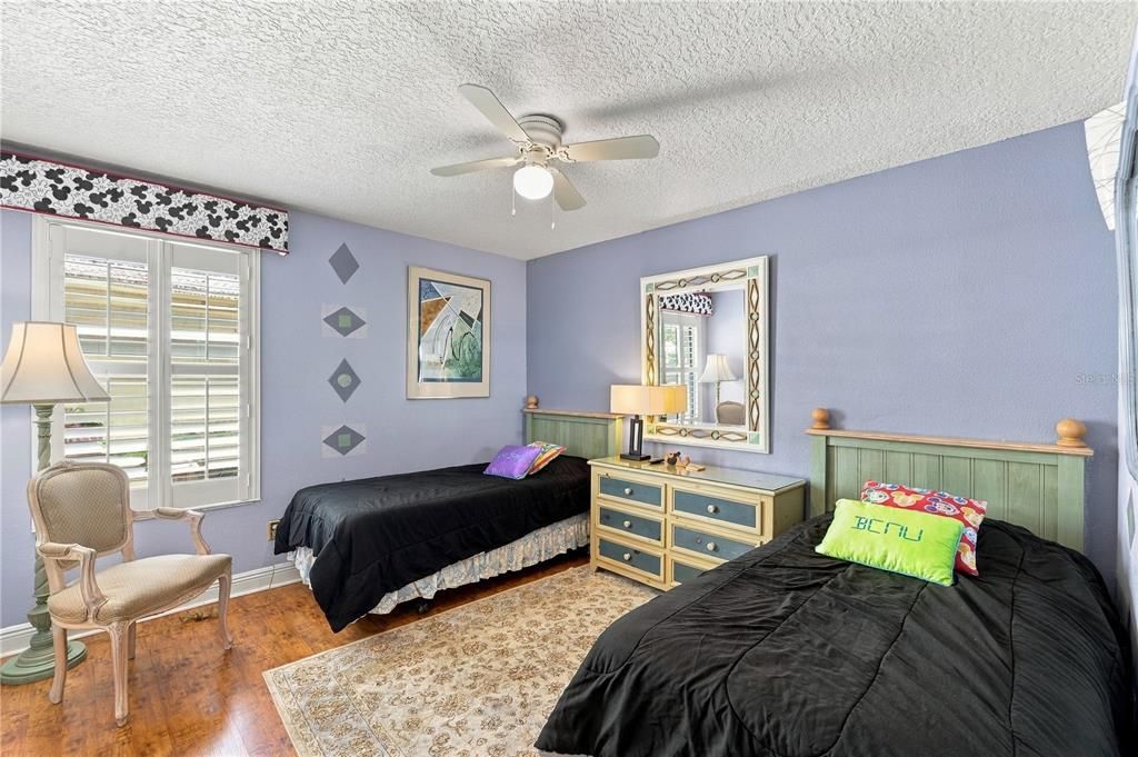 Activo con contrato: $560,000 (8 camas, 5 baños, 4200 Pies cuadrados)