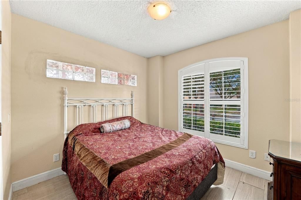 Activo con contrato: $560,000 (8 camas, 5 baños, 4200 Pies cuadrados)