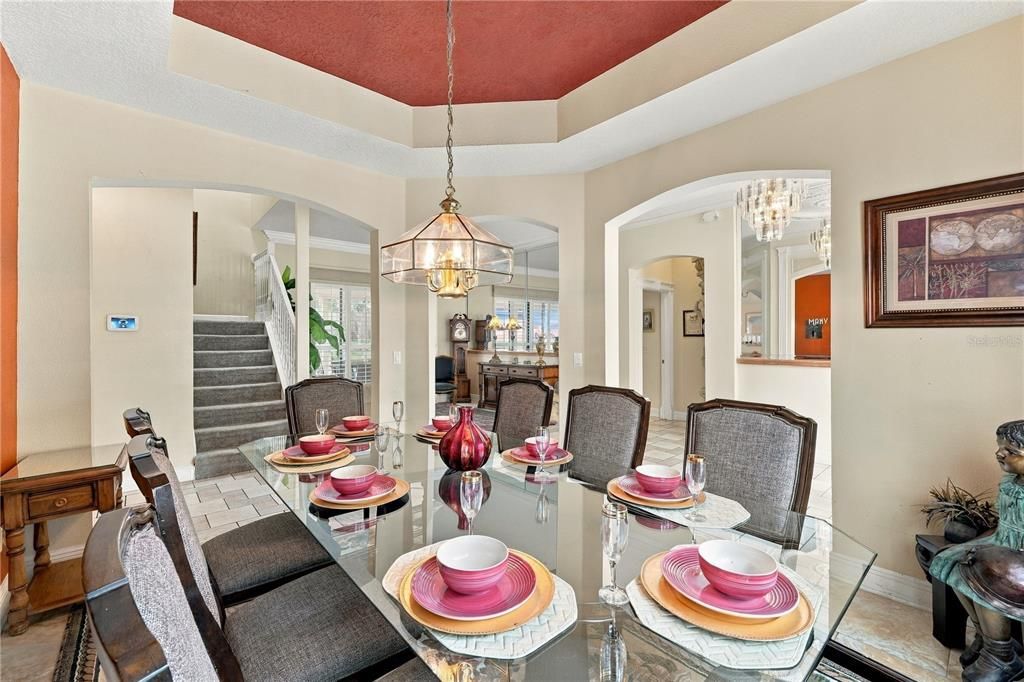Activo con contrato: $560,000 (8 camas, 5 baños, 4200 Pies cuadrados)