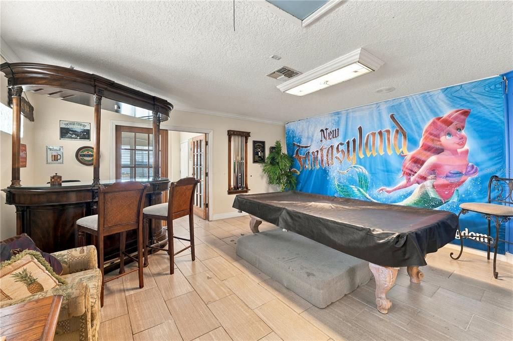 Activo con contrato: $560,000 (8 camas, 5 baños, 4200 Pies cuadrados)