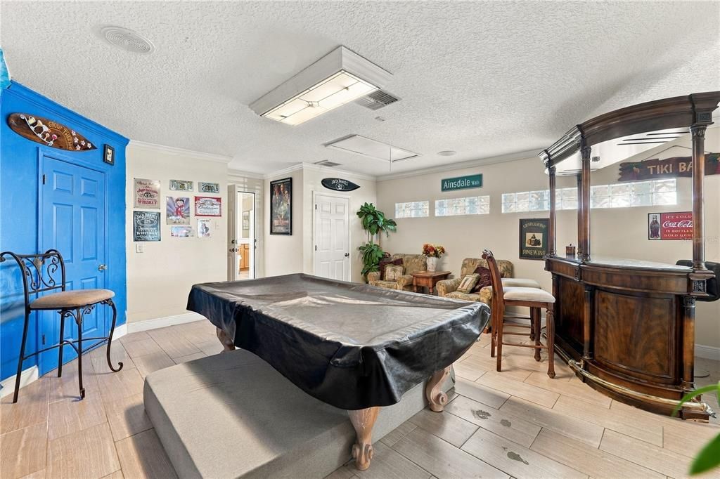 Activo con contrato: $560,000 (8 camas, 5 baños, 4200 Pies cuadrados)