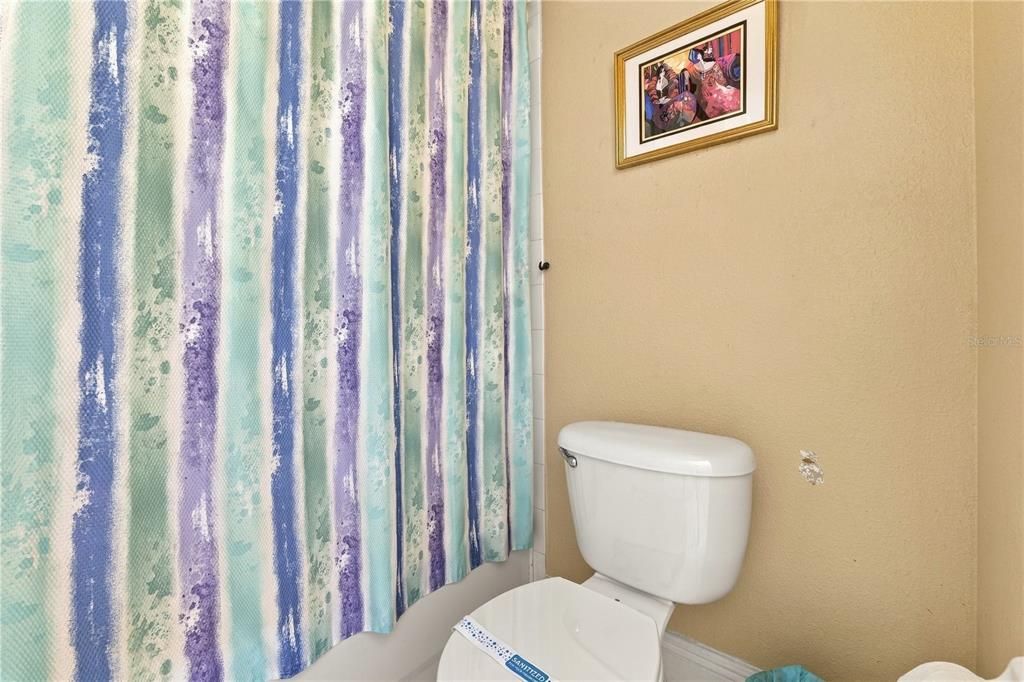 Activo con contrato: $560,000 (8 camas, 5 baños, 4200 Pies cuadrados)