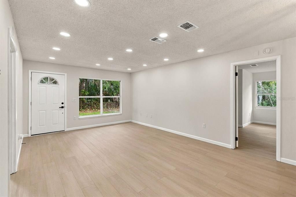 На продажу: $339,000 (2 спален, 2 ванн, 1427 Квадратных фут)
