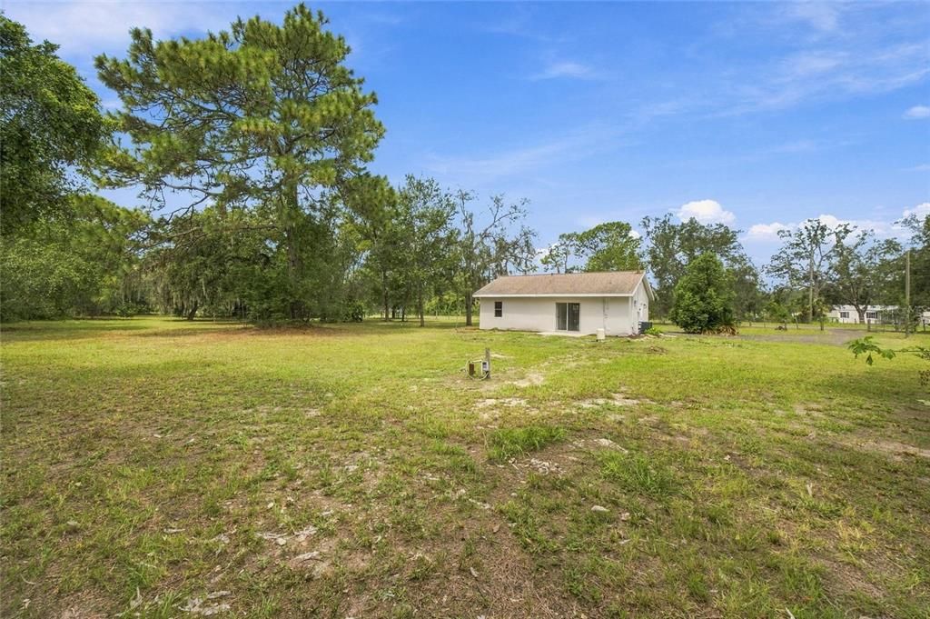 For Sale: $299,000 (2 beds, 1 baths, 864 Square Feet)