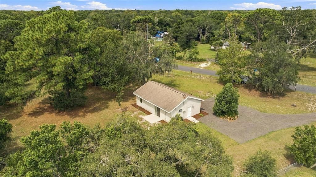 For Sale: $299,000 (2 beds, 1 baths, 864 Square Feet)
