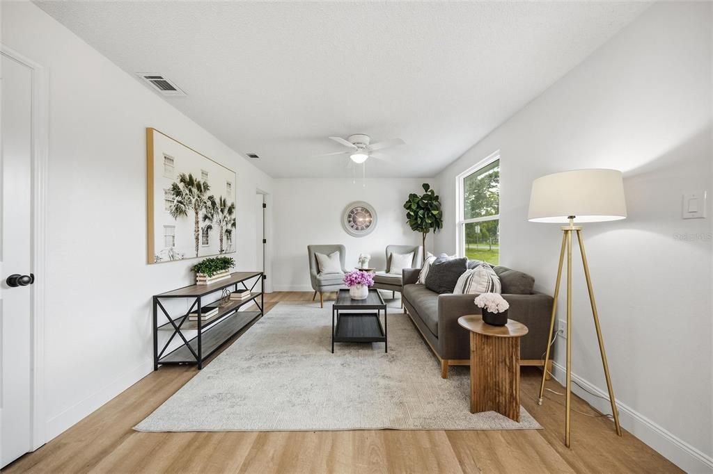 For Sale: $299,000 (2 beds, 1 baths, 864 Square Feet)