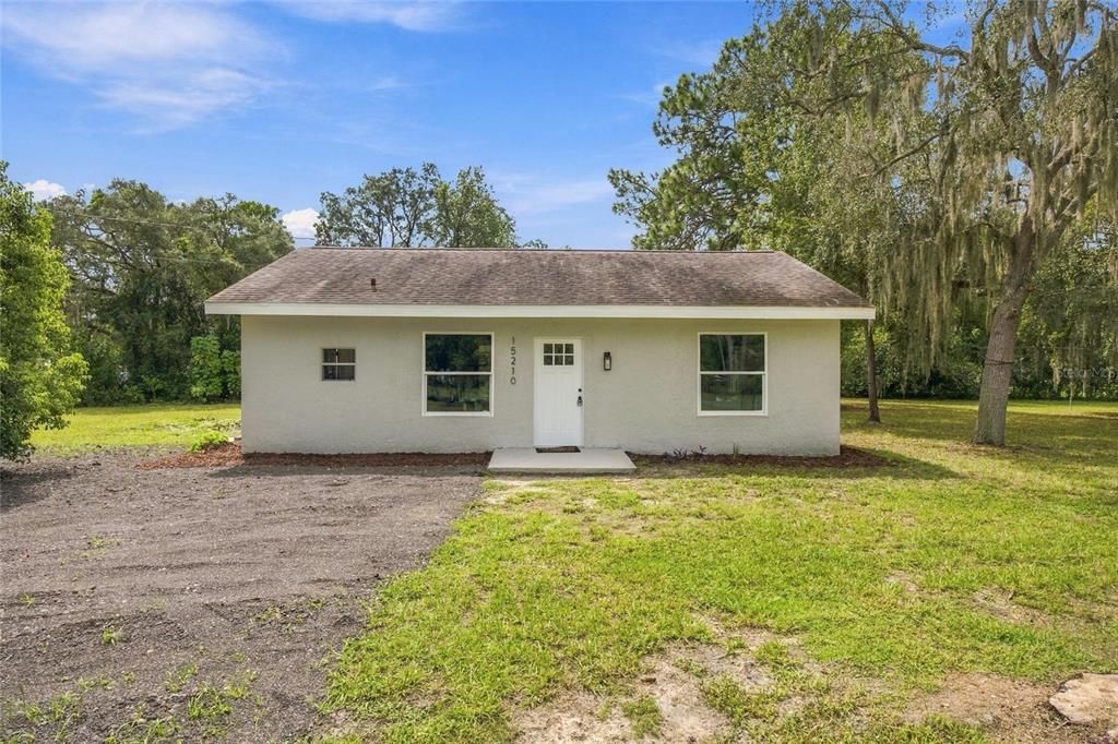 For Sale: $299,000 (2 beds, 1 baths, 864 Square Feet)