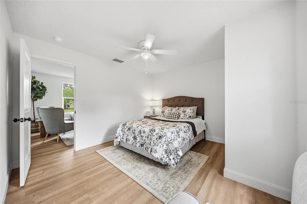 For Sale: $299,000 (2 beds, 1 baths, 864 Square Feet)
