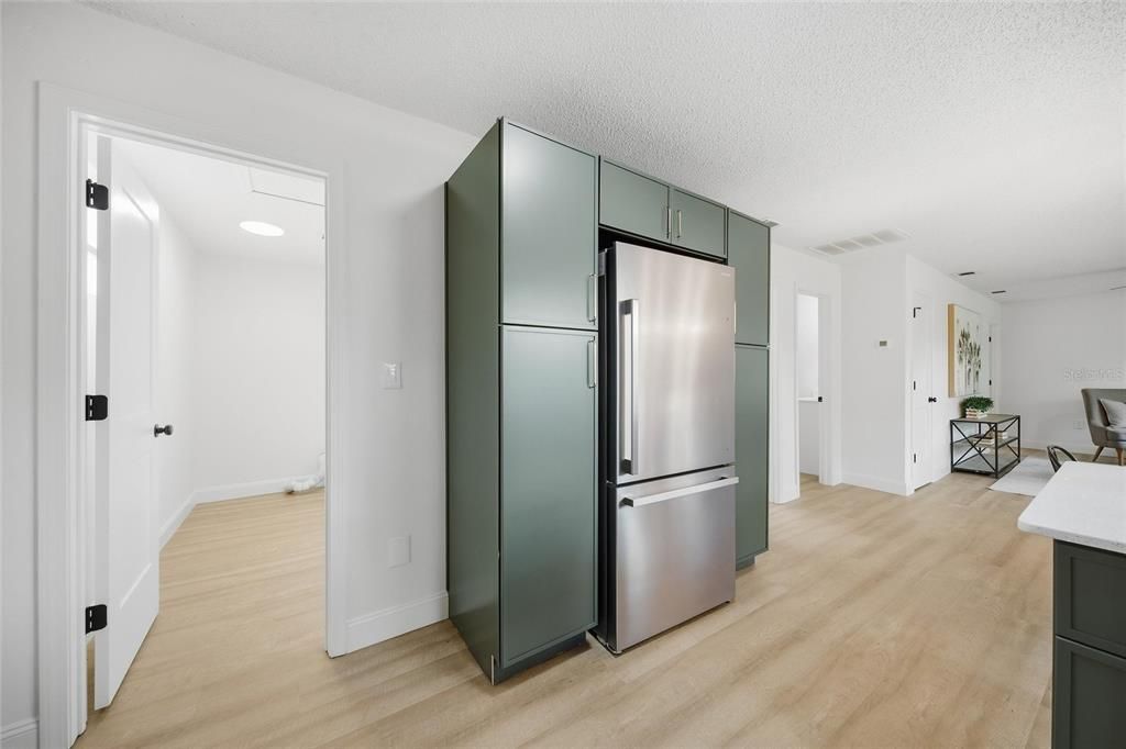 For Sale: $299,000 (2 beds, 1 baths, 864 Square Feet)
