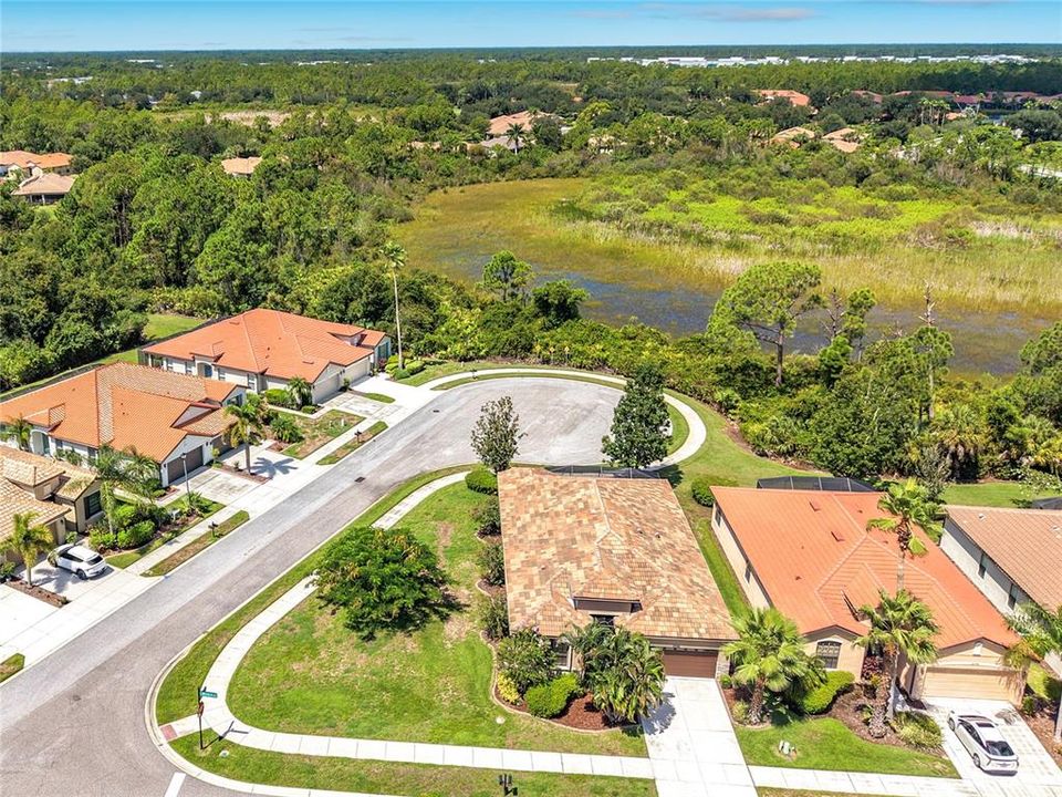 For Sale: $389,900 (2 beds, 2 baths, 2057 Square Feet)