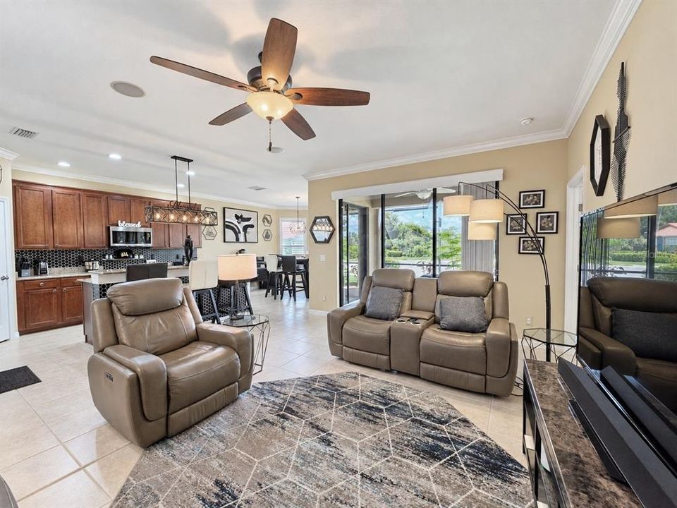 For Sale: $389,900 (2 beds, 2 baths, 2057 Square Feet)