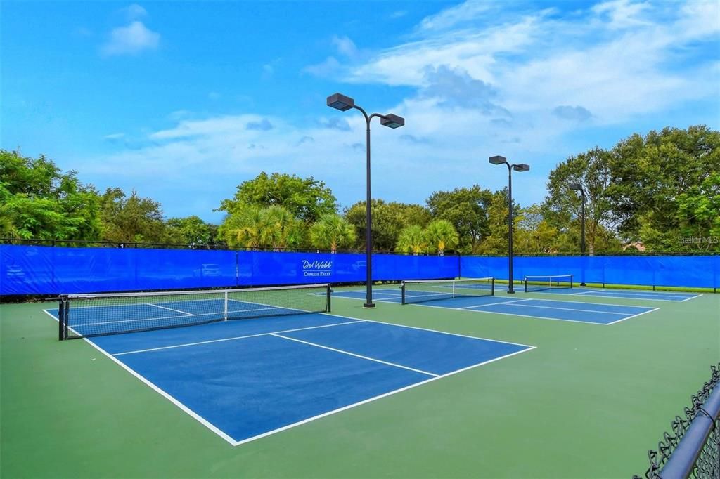 For Sale: $389,900 (2 beds, 2 baths, 2057 Square Feet)