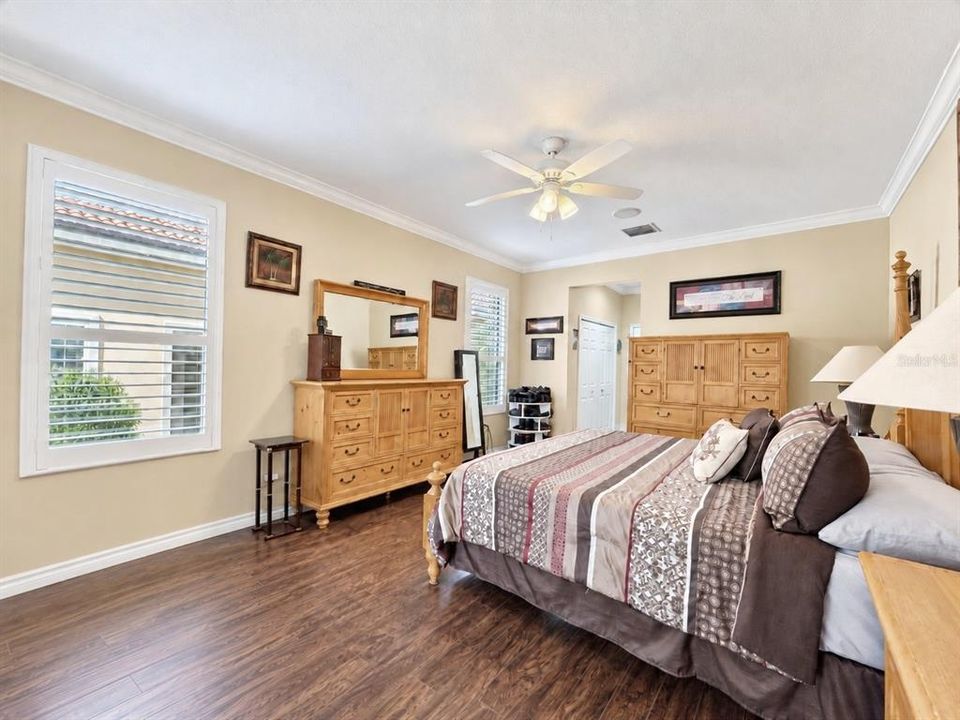 For Sale: $389,900 (2 beds, 2 baths, 2057 Square Feet)