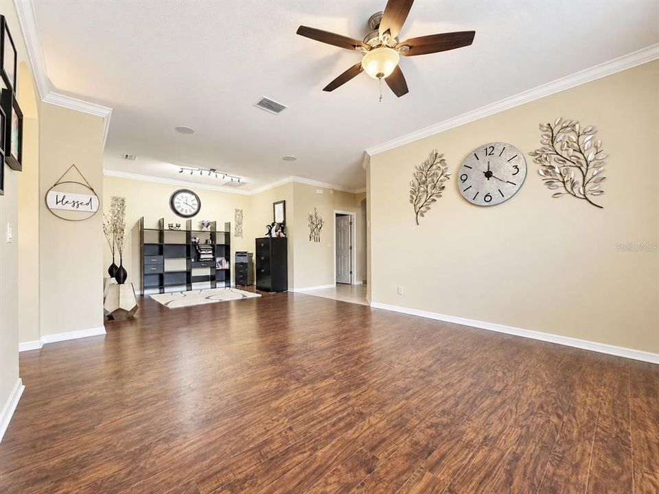 For Sale: $389,900 (2 beds, 2 baths, 2057 Square Feet)