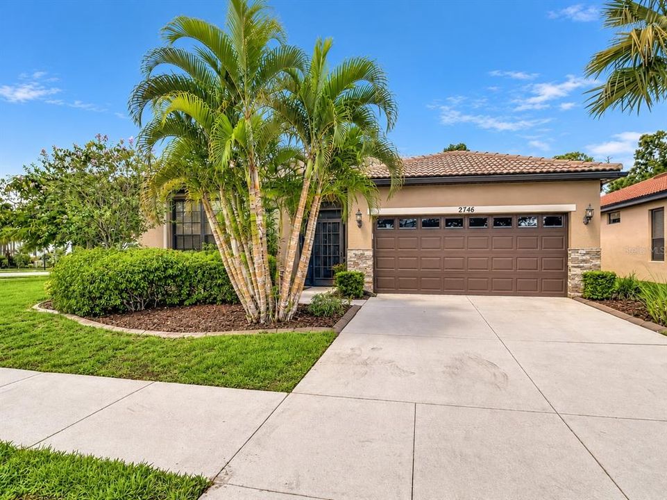 For Sale: $389,900 (2 beds, 2 baths, 2057 Square Feet)