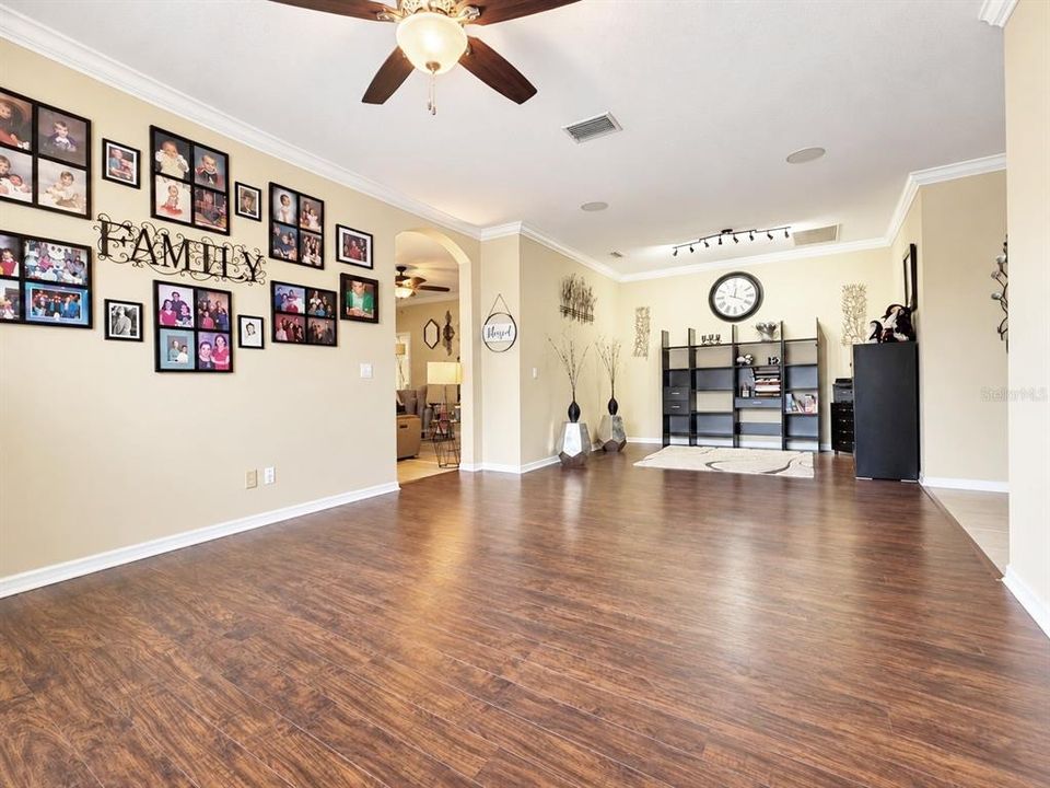 For Sale: $389,900 (2 beds, 2 baths, 2057 Square Feet)