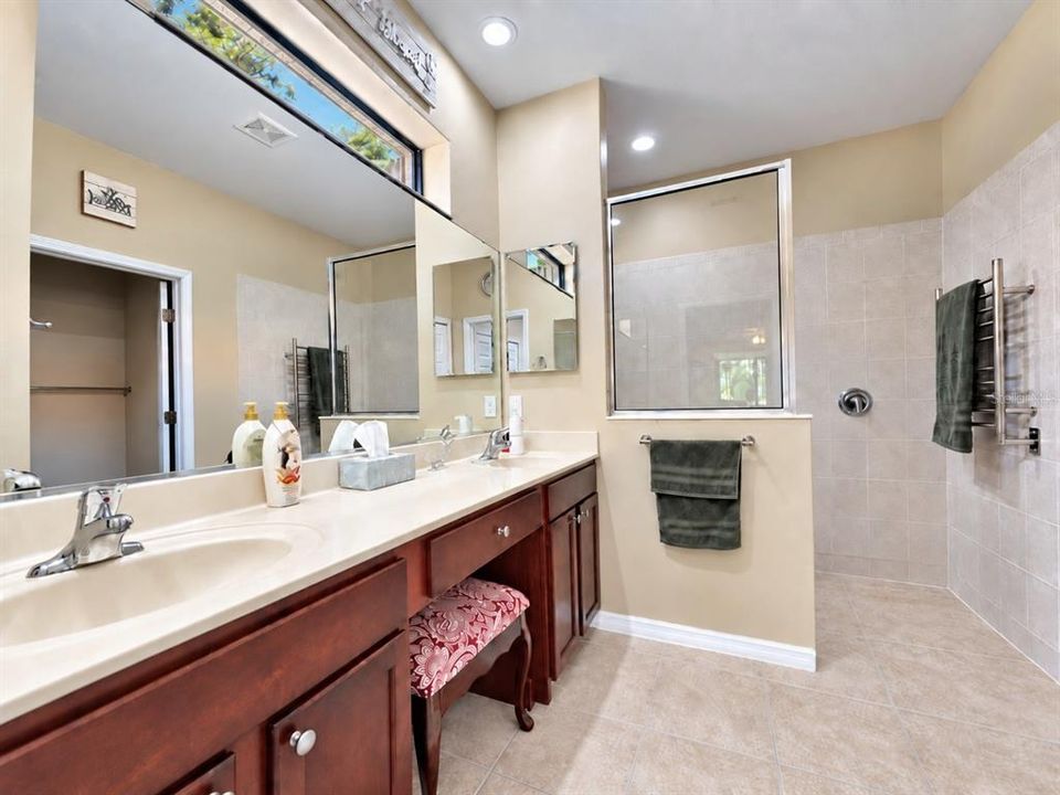 For Sale: $389,900 (2 beds, 2 baths, 2057 Square Feet)